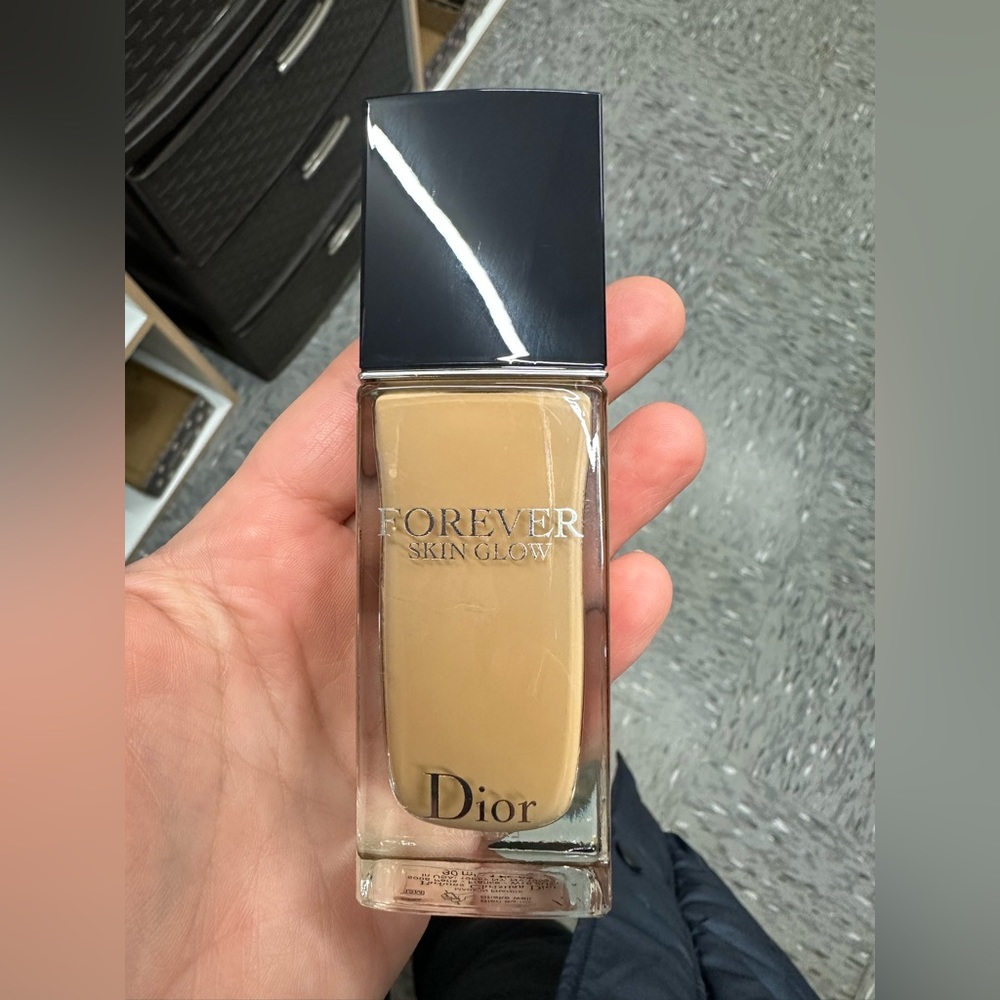 Dior skin glow foundation 3.5N